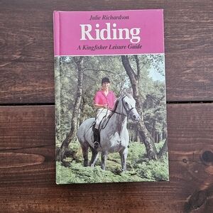 Riding - A Kingfisher Leisure Guide by‎ Julie Richardson Hardcover